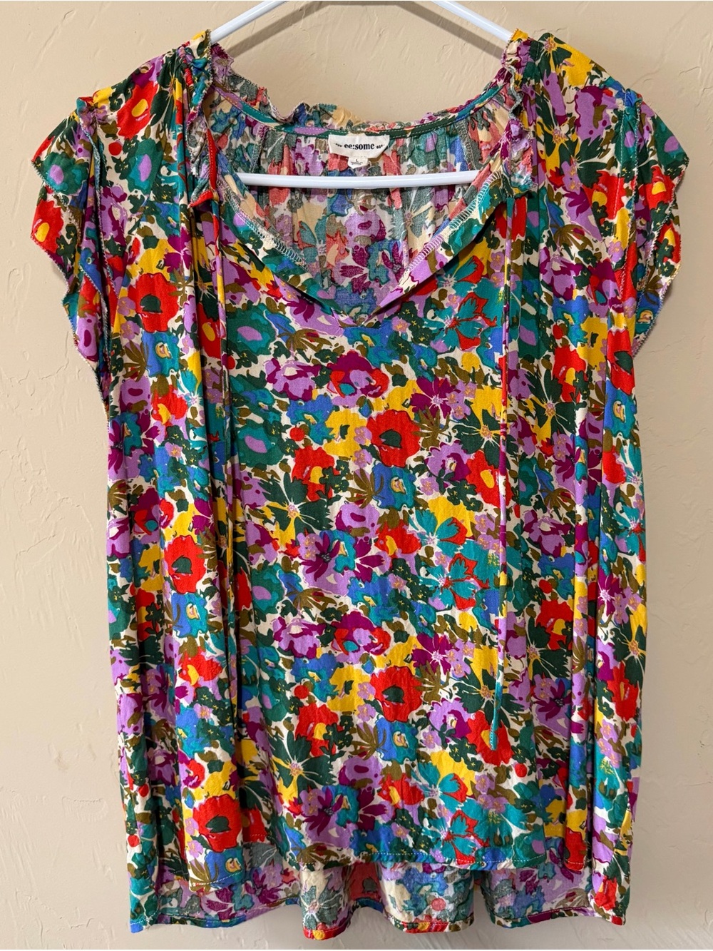 eesome Bright Multicolor Floral V-Neck Short Sleeve Top